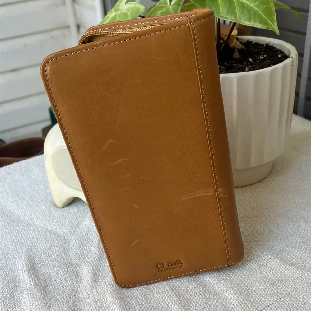 Classic Tan Leather Men's Wallet